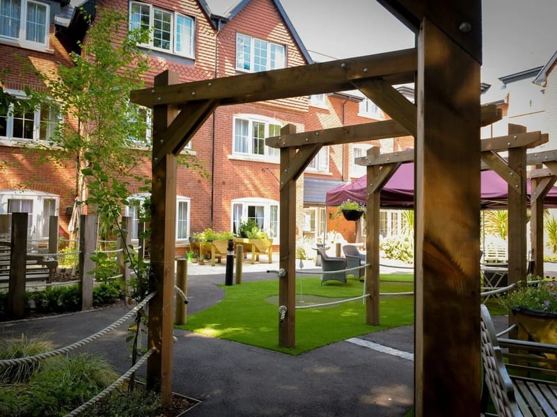 Hallmark Henley Manor Luxury Care Home - Nursing Home in Henley-On-Thames, England photo 3
