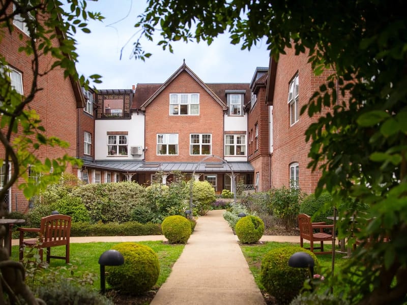 Esher Manor Care Home - Nursing Home in Esher, England photo 2
