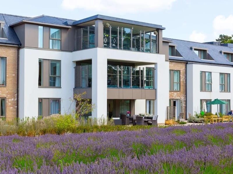 Liberham Lodge - Assisted Living in Leatherhead, England photo 2