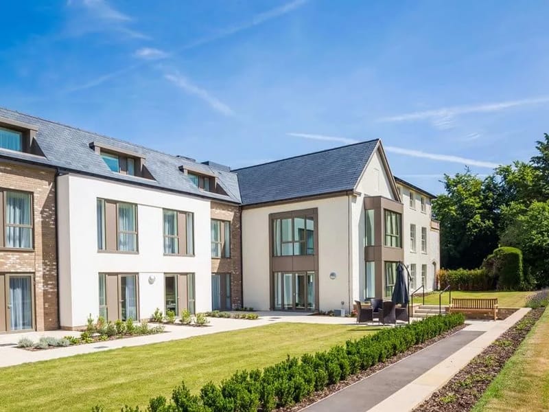 Liberham Lodge - Assisted Living in Leatherhead, England photo 3