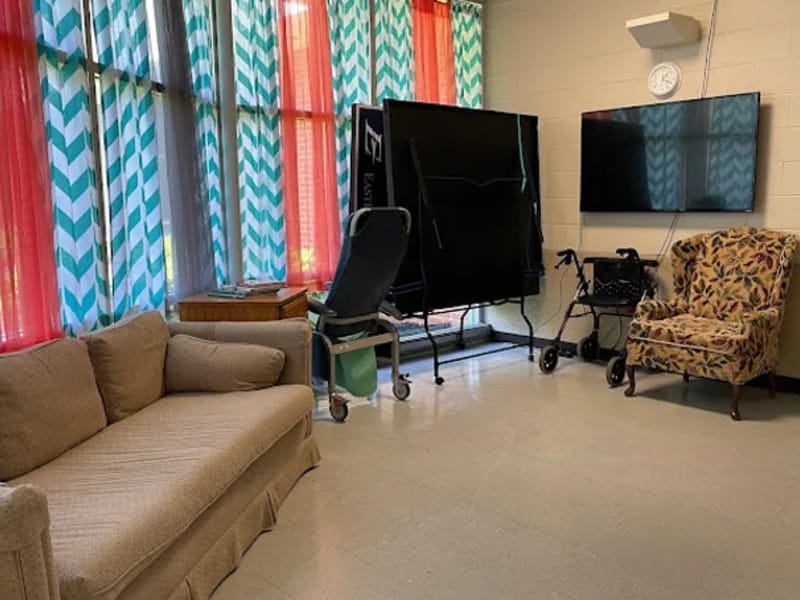 Waynesboro Post Acute & Rehabilitation - Nursing Home in Waynesboro, TN photo 2