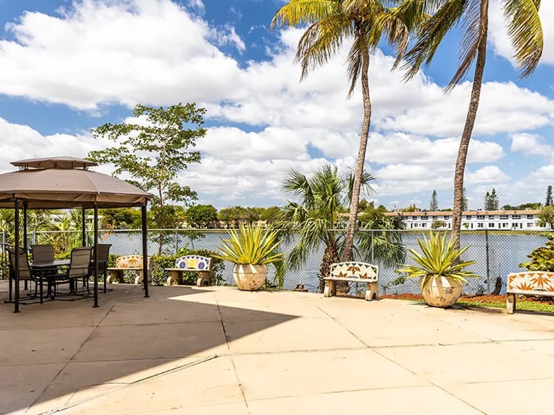 Grand Court Lakes - Assisted Living in North Miami, FL photo 2