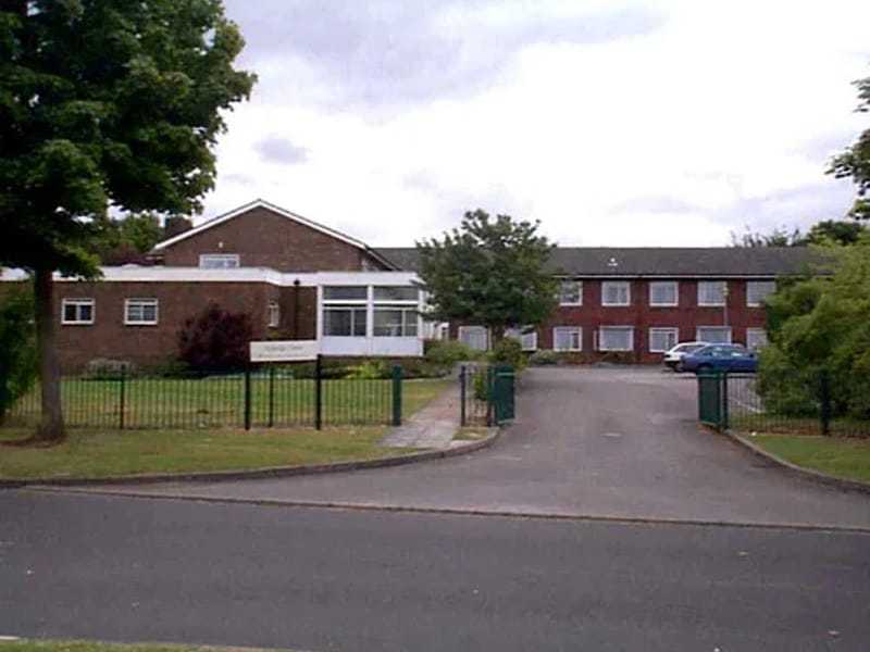Oakridge House Care Home with Nursing - Nursing Home in Basingstoke, England photo 1