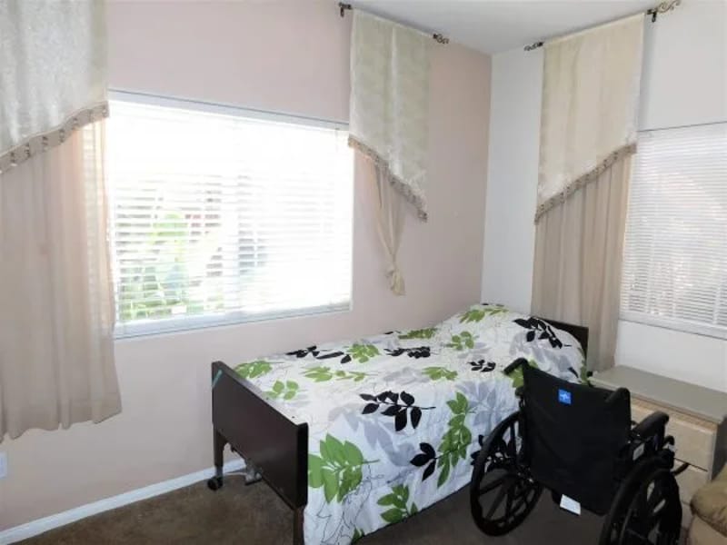 Serenity Villa - Assisted Living in Vista, CA photo 2