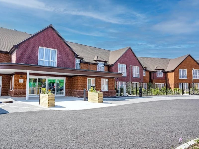 Ayton House - Assisted Living in Littlehampton, England photo 3