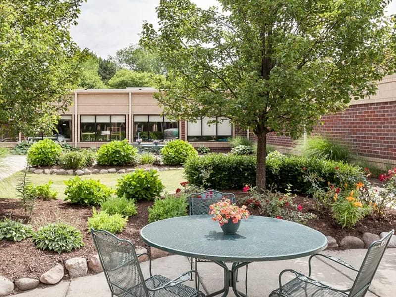 Pomeroy Living Sterling Skilled Rehabilitation - Nursing Home in Sterling Heights, MI photo 2