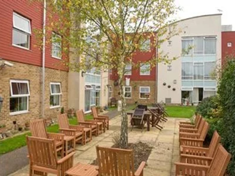 The Fountains Care Centre - Nursing Home in Rainham, England photo 2