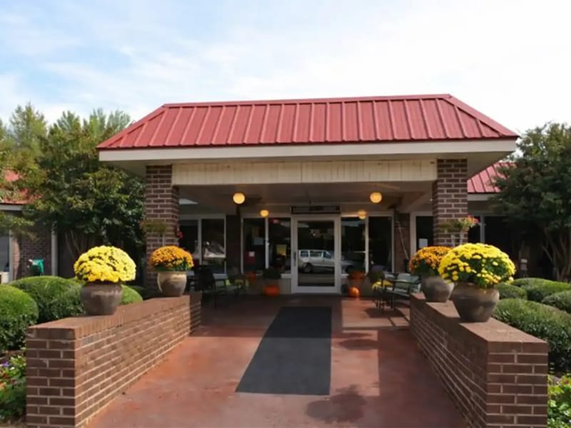 Tupelo Community Care Center - Nursing Home in Tupelo, MS photo 2