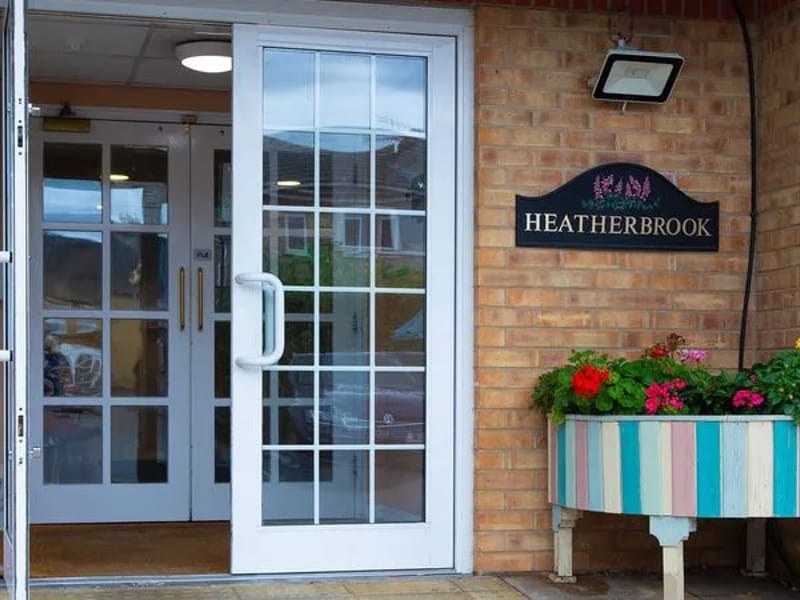 Heatherbrook - Nursing Home in Romford, England photo 2
