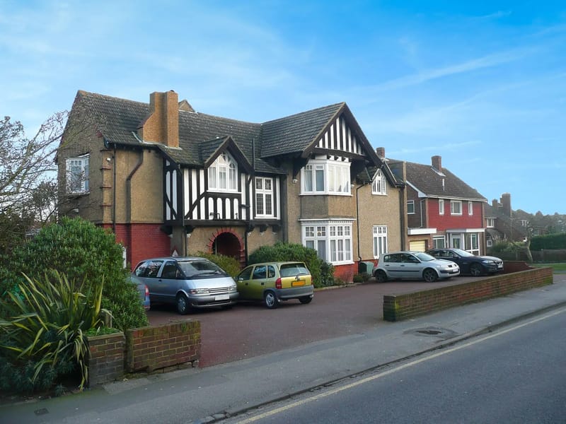 Larchwood Grove - Assisted Living in Gravesend, England photo 3