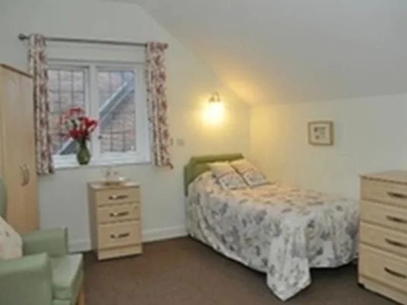 Gate Lodge - Assisted Living in Purley, England photo 3