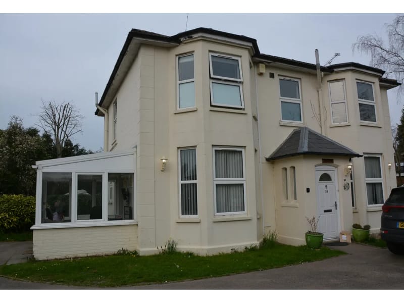 Millview (Active Prospects) - Nursing Home in Charlwood, England photo 2