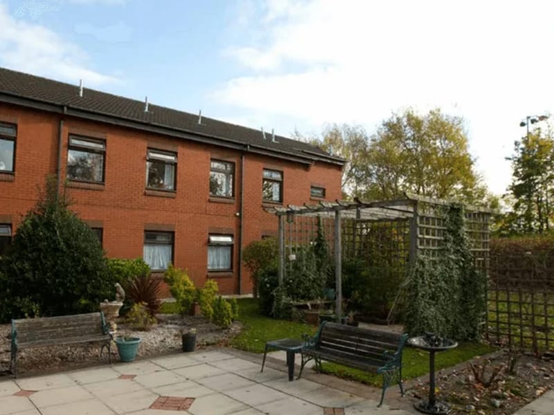 Lakelands Residential Care Home - Nursing Home in Wigan, England photo 6