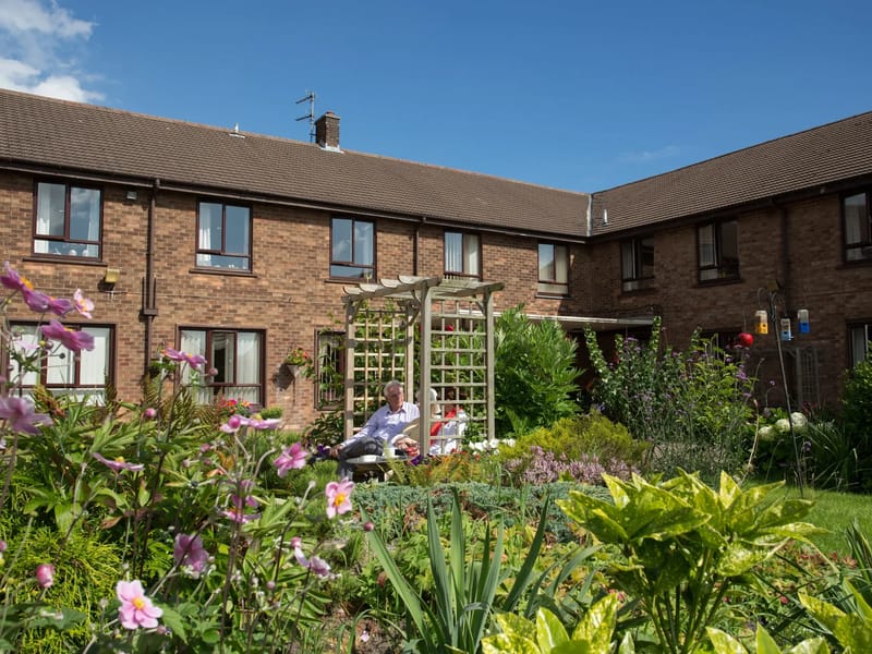 Lakelands Residential Care Home - Nursing Home in Wigan, England photo 2