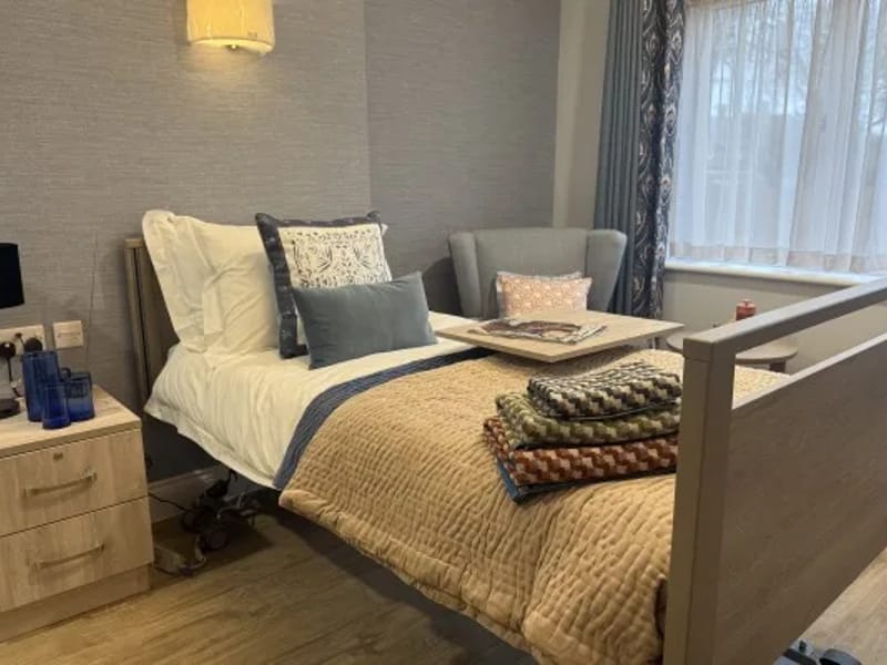 Meadowhill Care Home - Nursing Home in Borehamwood, England photo 3
