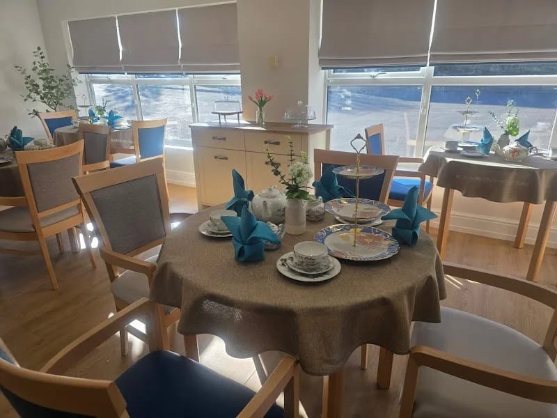 Acacia Bank Care Home - Nursing Home in Bradford, England photo 7