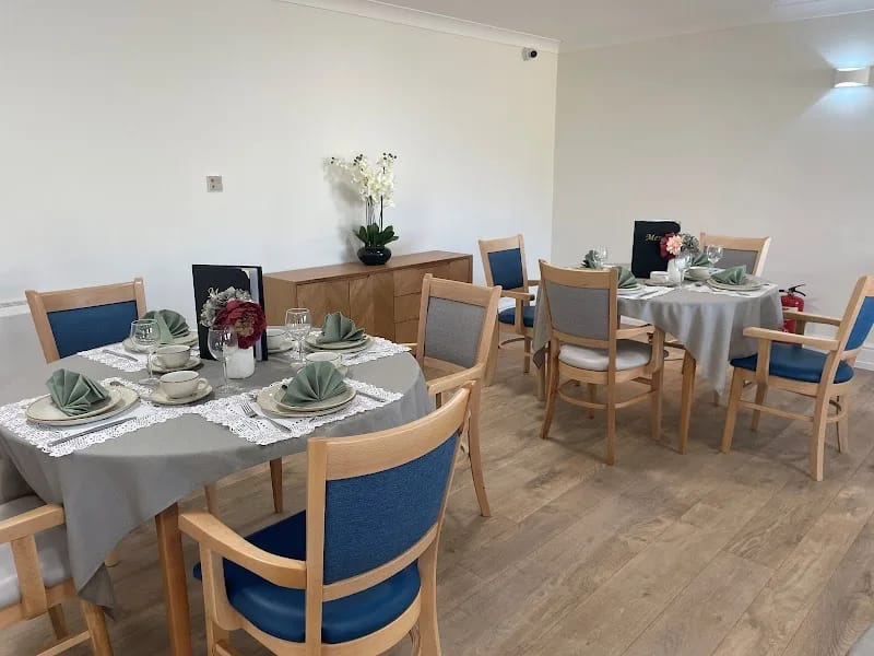 Acacia Bank Care Home - Nursing Home in Bradford, England photo 1