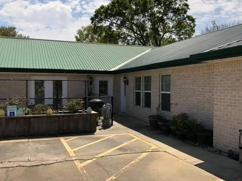 Holland Place Senior Living Llc — Assisted Living, Nederland, TX · photo 2