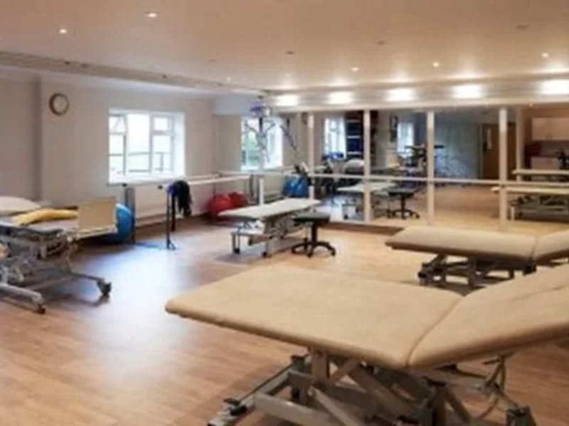 Wingham Court Care Home - Nursing Home in Claygate, England photo 2