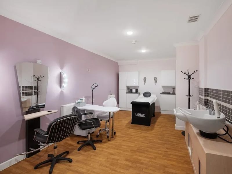 Care Outlook (New Larchwood) - Assisted Living in Brighton, England photo 5