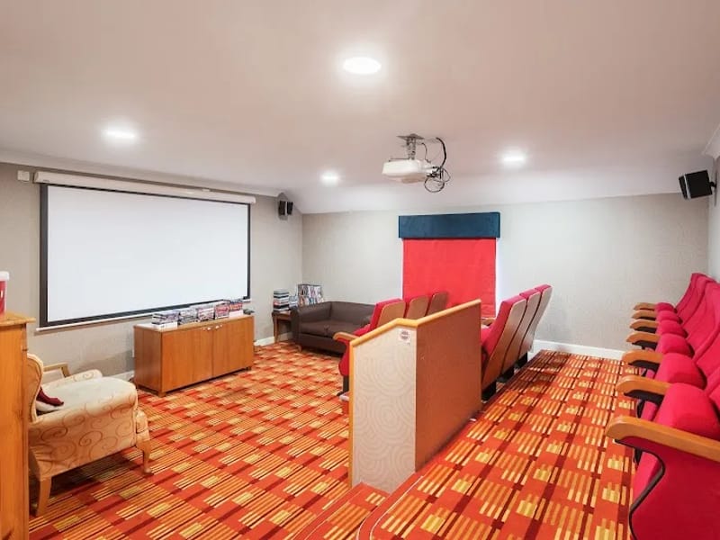 Care Outlook (New Larchwood) - Assisted Living in Brighton, England photo 4