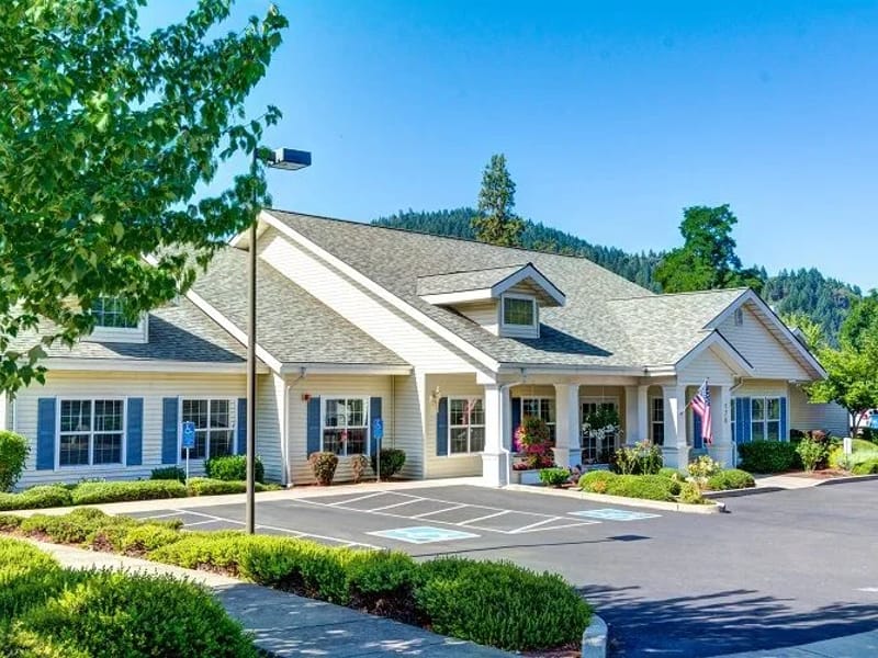 Applegate House Of Grants Pass - Assisted Living in Grants Pass, OR photo 4