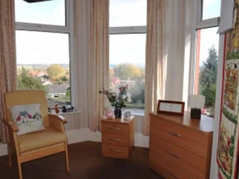 Hillcrest Residential Care Home - Assisted Living in Frodsham, England photo 2