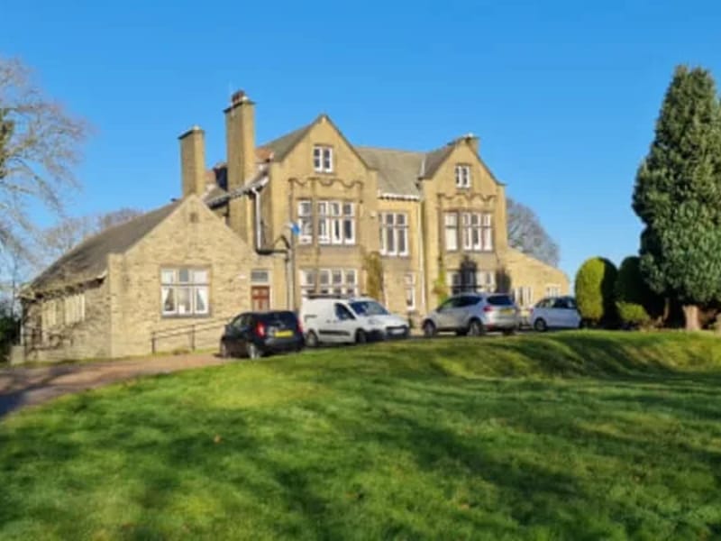 Longroyds and Pilling House Care Home - Assisted Living in Huddersfield, England photo 2