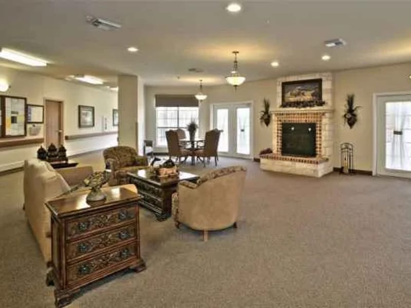 Elmcroft Of Lake Wellington - Assisted Living in Wichita Falls, TX photo 2