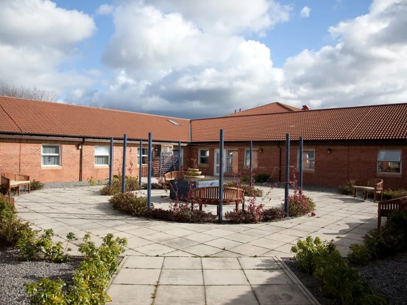 Longlands Care Home - Nursing Home in Middlesbrough, England photo 2