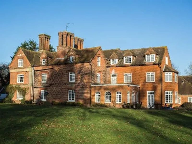 Ashley Park Care Home - Nursing Home in Guildford, England photo 3