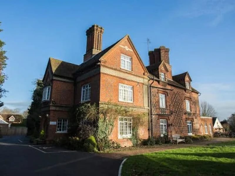 Ashley Park Care Home - Nursing Home in Guildford, England photo 2
