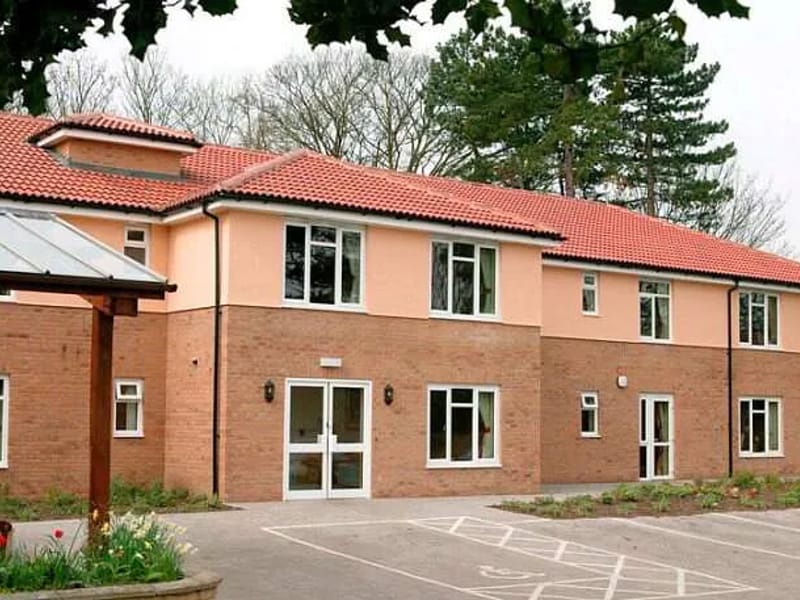 Kingfisher House Care Home - Nursing Home in Newmarket, England photo 3