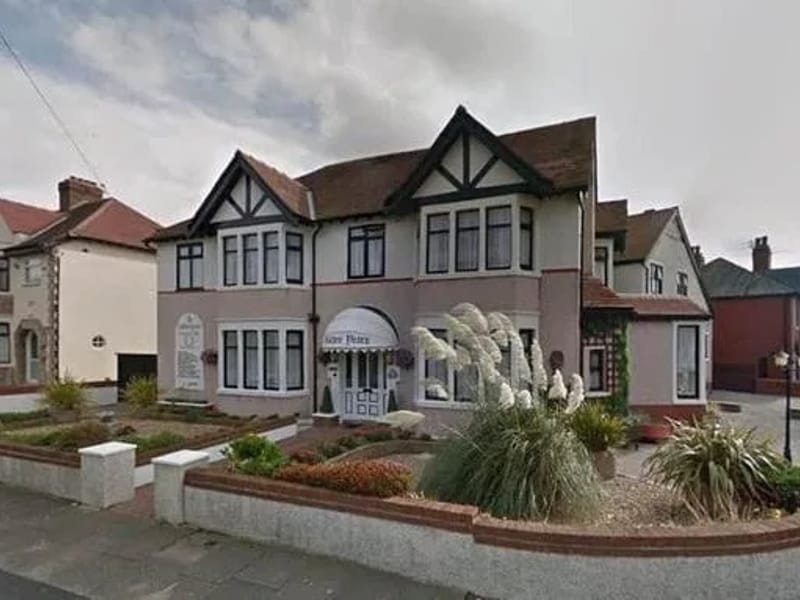 Golden Years Care Home - Assisted Living in Blackpool, England photo 2