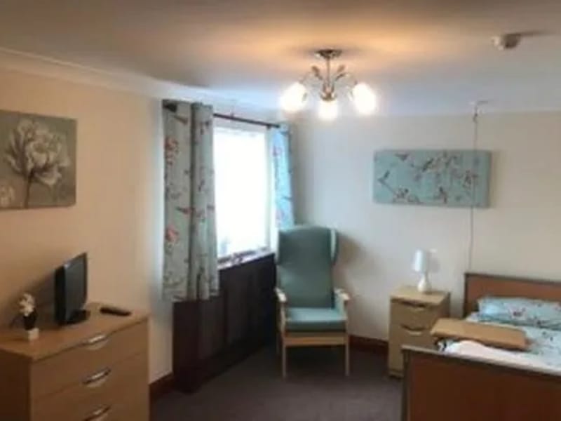 Alandale Residential Home - Assisted Living in Dover, England photo 3