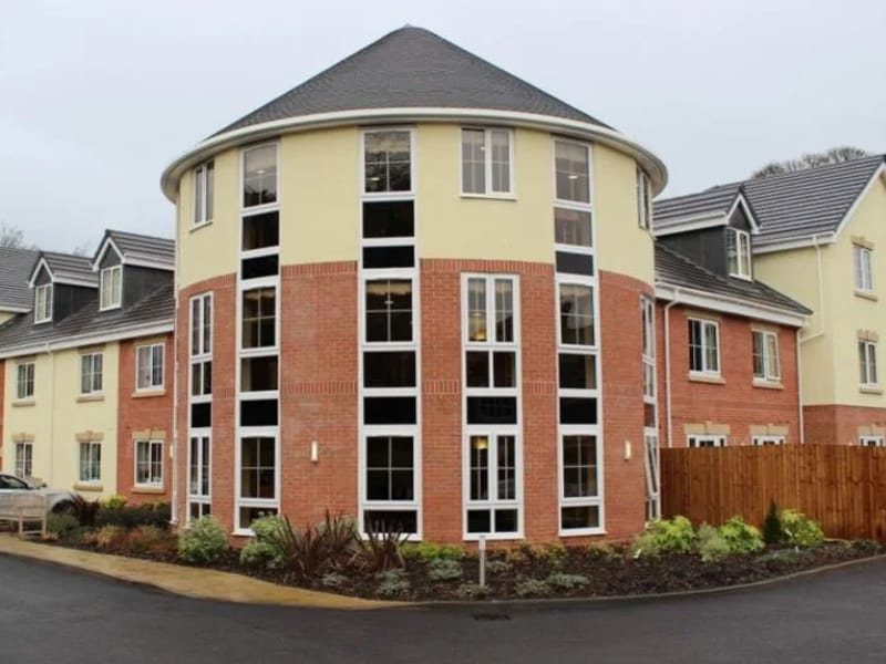 Moat House - Nursing Home in Hinckley, England photo 2