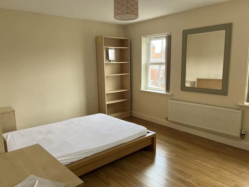 33 Westleigh Road - Assisted Living in Leicester, England photo 2