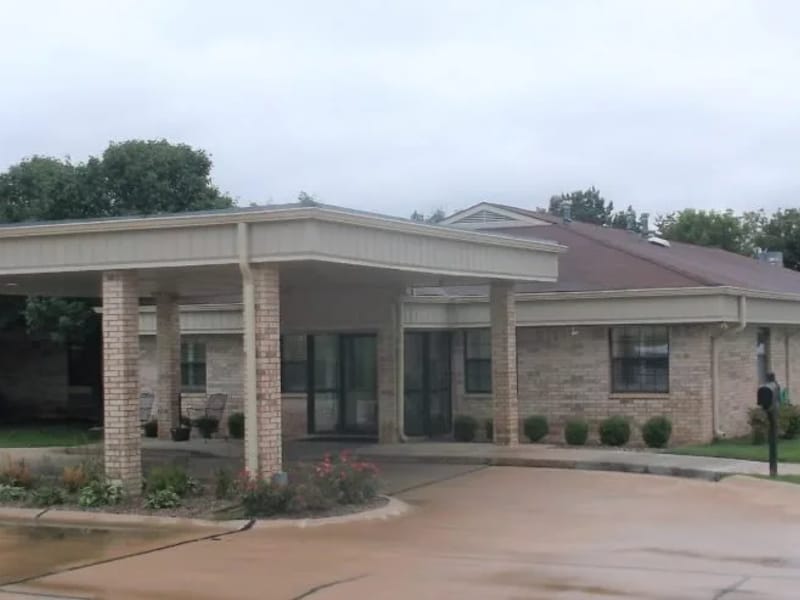 Livingston Manor Care Center - Nursing Home in Chillicothe, MO photo 2