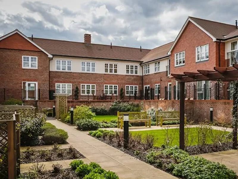 Fonthill House - Nursing Home in St Albans, England photo 2