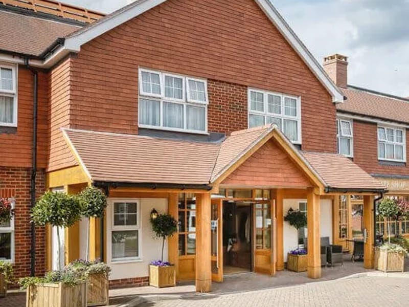 Fonthill House - Nursing Home in St Albans, England photo 3