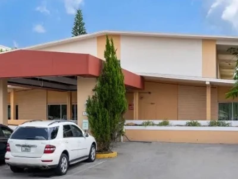 Hampton Court Nursing and Rehabilitation Center - Nursing Home in North Miami Beach, FL photo 3