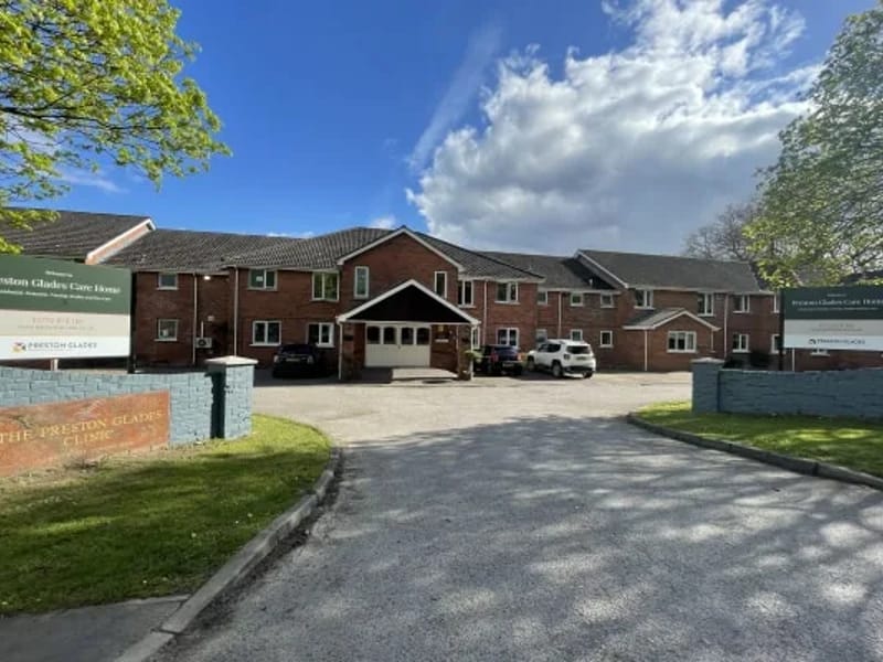 Preston Glades Care Home - Nursing Home in Preston, England photo 3