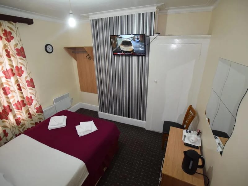 Rosewood Lodge - Assisted Living in Ilford, England photo 3