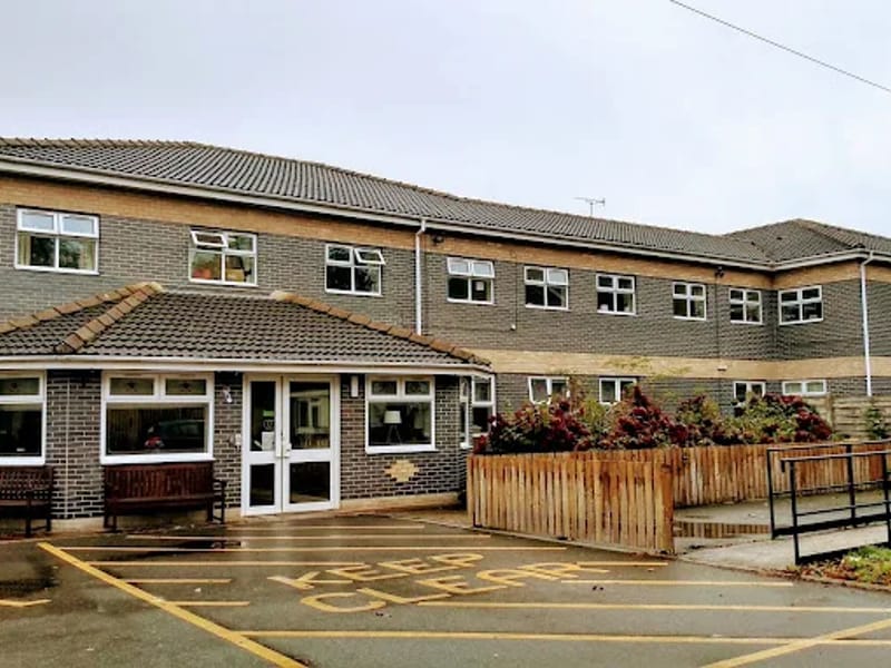 Dearnlea Park Residential Care Home - Nursing Home in Rotherham, England photo 1