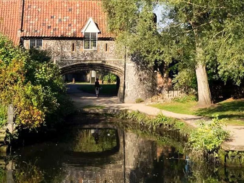 Floating Support City in Norwich, England photo 2