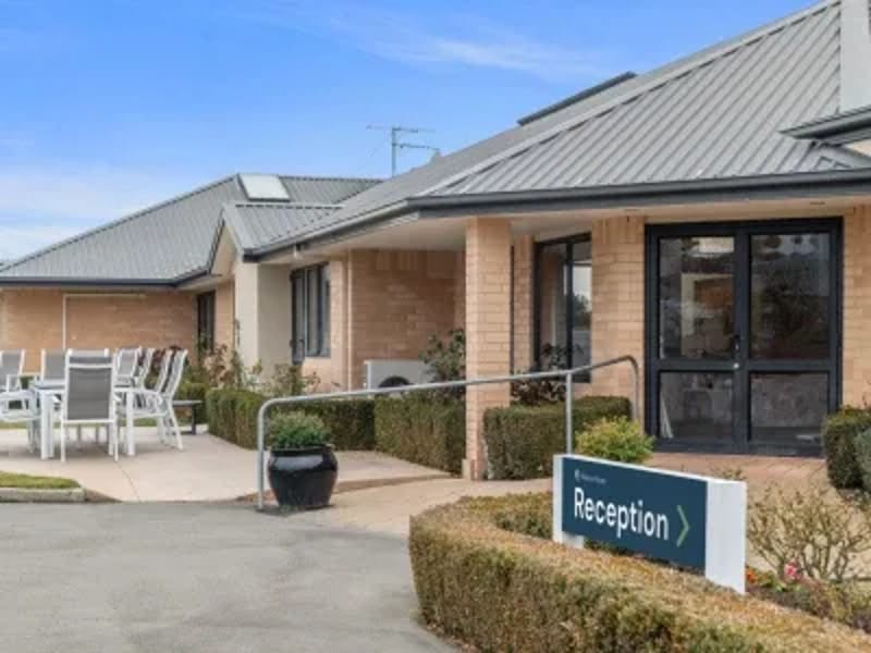 Holmwood Rest Home - Assisted Living in Ferndown, England photo 2