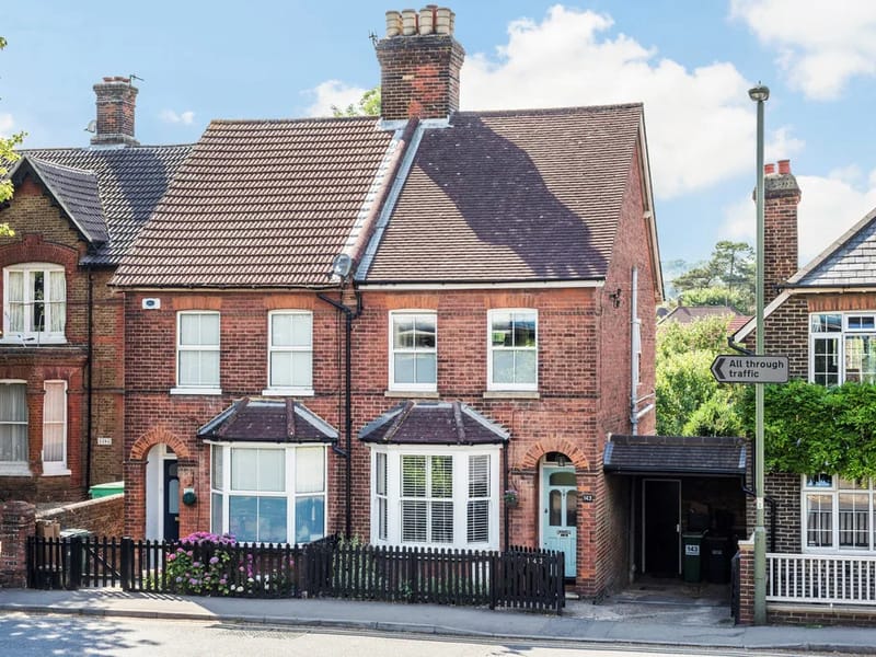 1 Fengates Road - Assisted Living in Redhill, England photo 2