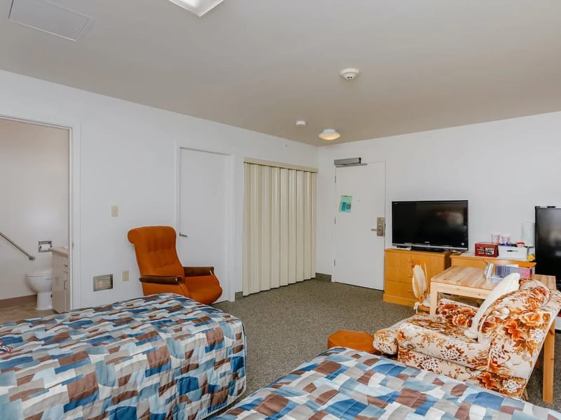 Meadowlark Lodge in Edmonton, AB photo 3