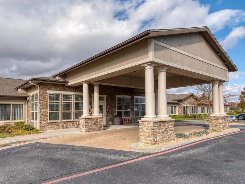 Cedarhurst Of Springfield - Assisted Living in Springfield, MO photo 2