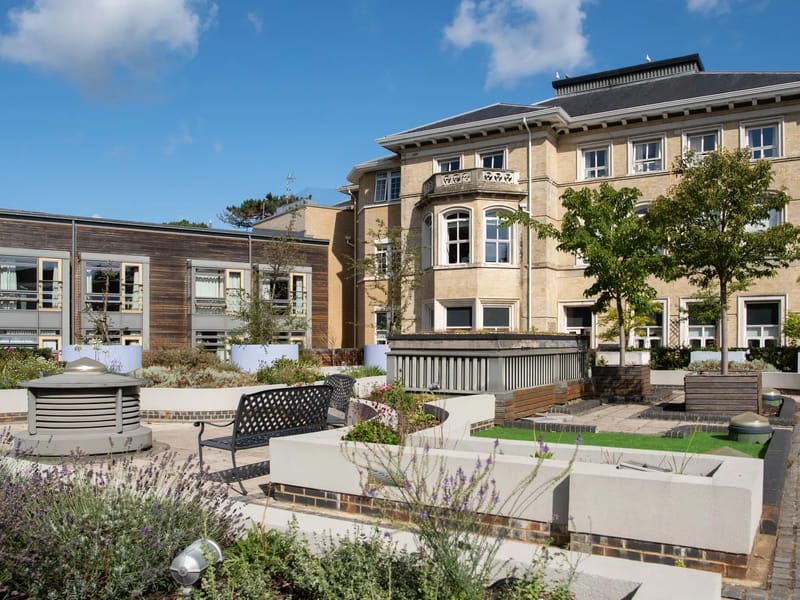 James Terry Court - Assisted Living in South Croydon, England photo 2